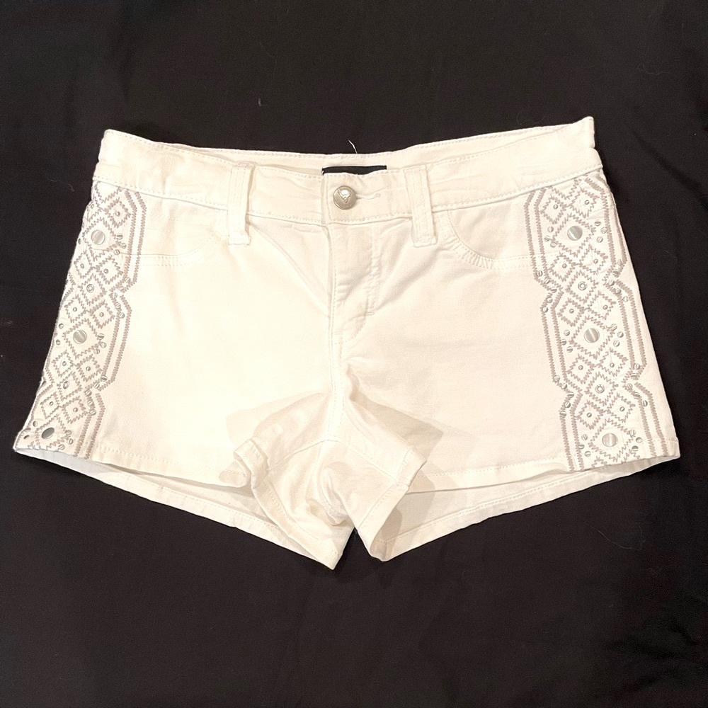 Bebe White Enbroidered Denim Shorts, size 27